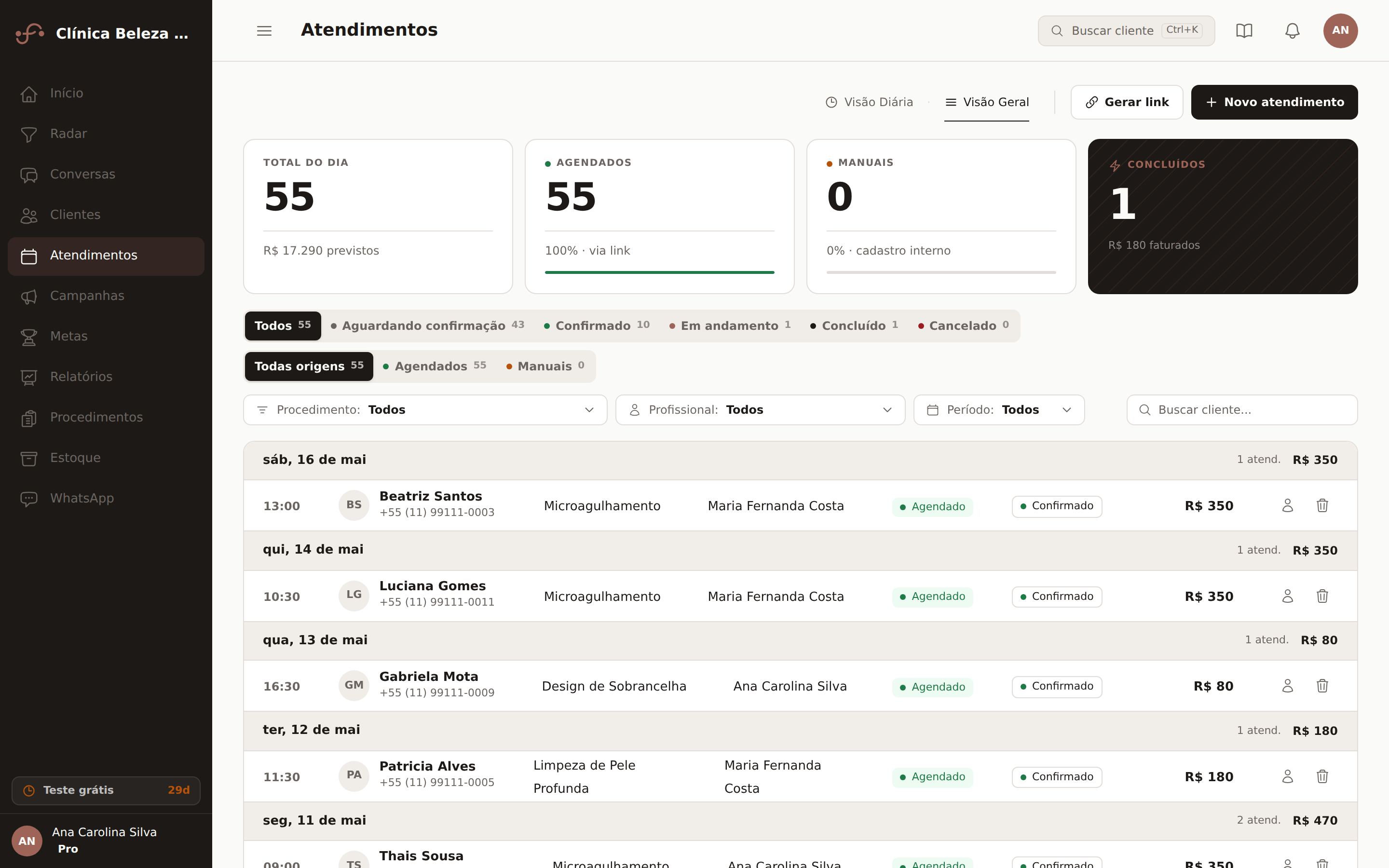 Tela de Atendimentos: lista agrupada por dia com headers Hoje/Ontem/Amanhã, hora de cada atendimento, status e valor